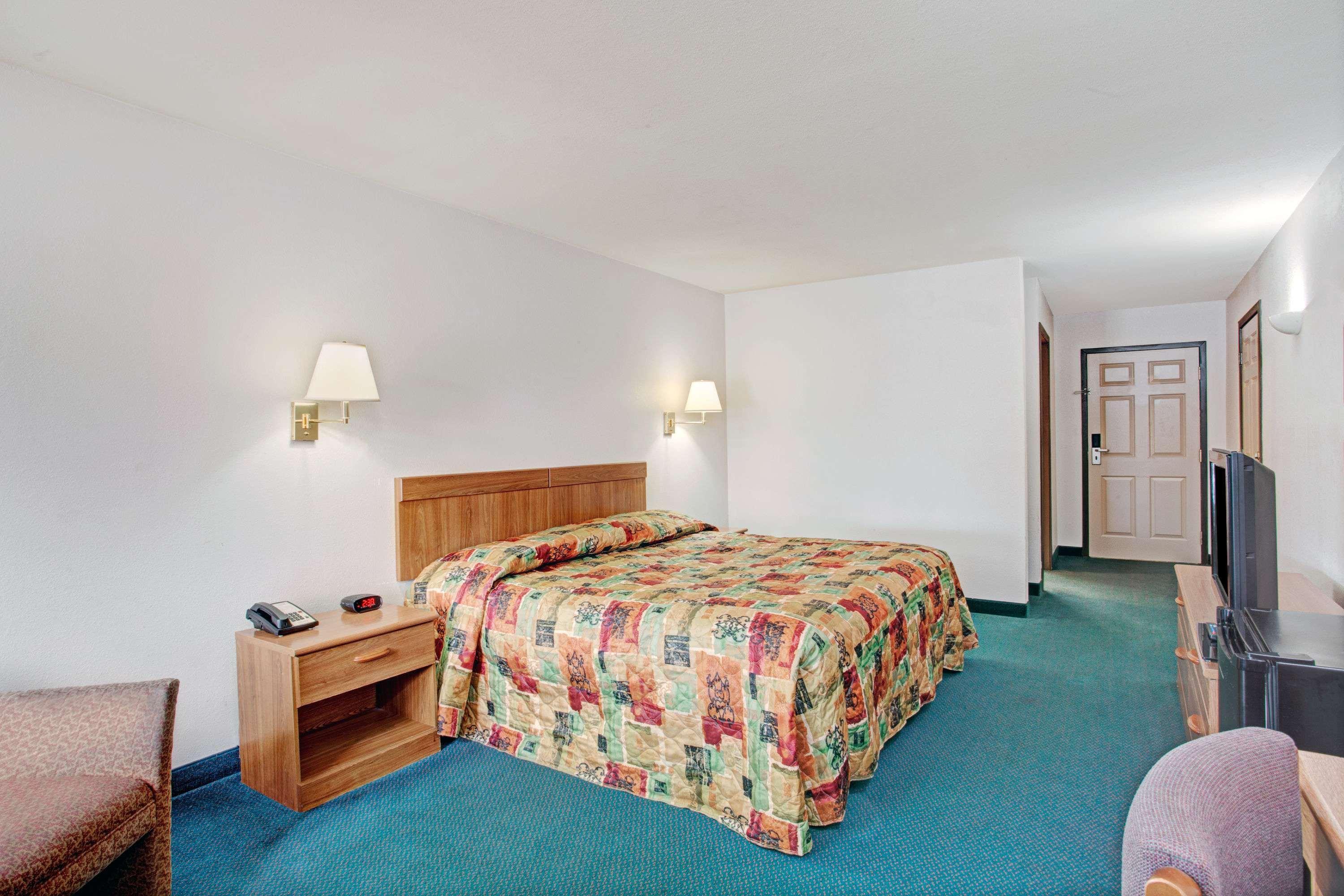 Super 8 By Wyndham Olive Branch Hotel Buitenkant foto