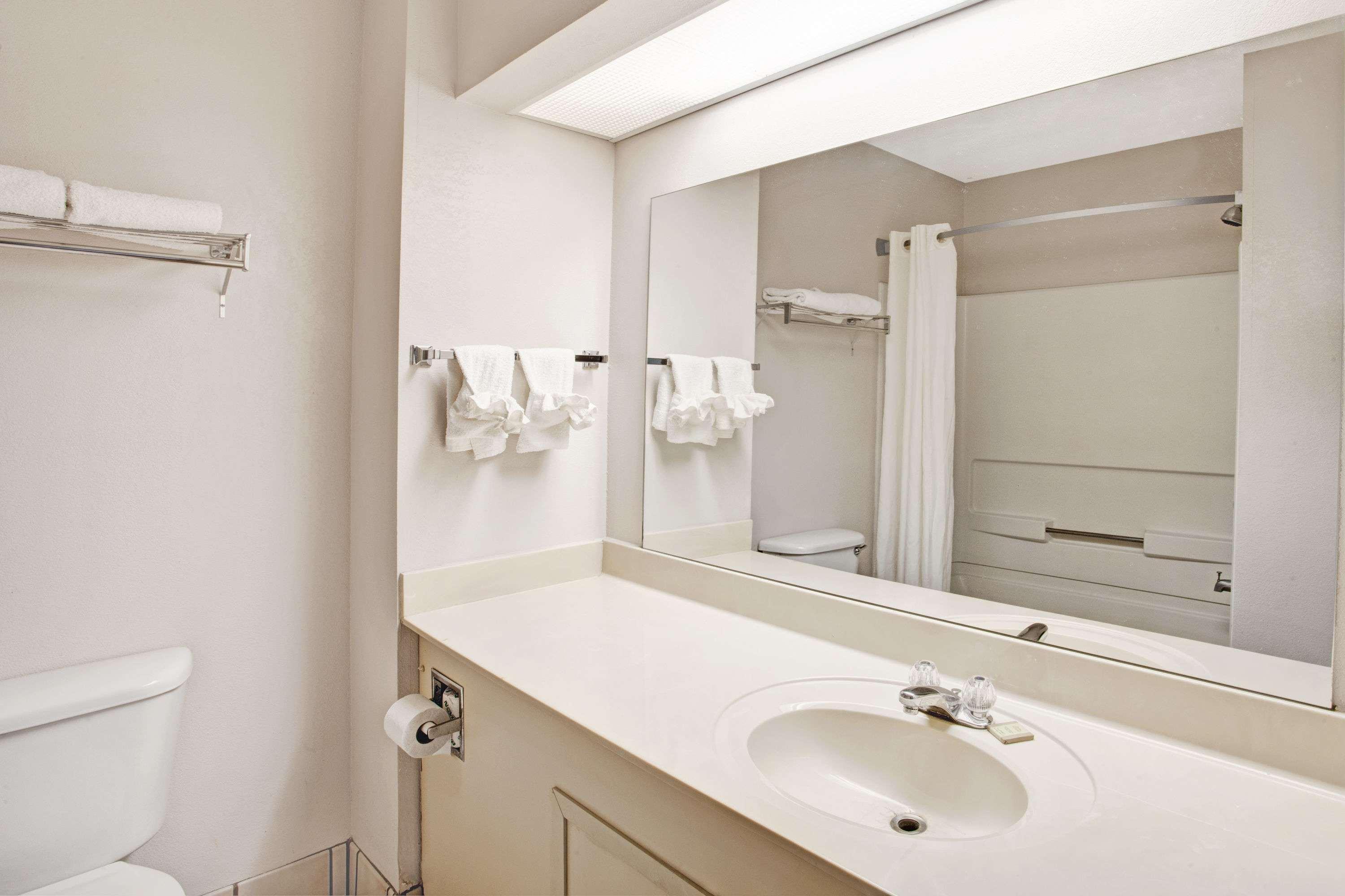 Super 8 By Wyndham Olive Branch Hotel Buitenkant foto