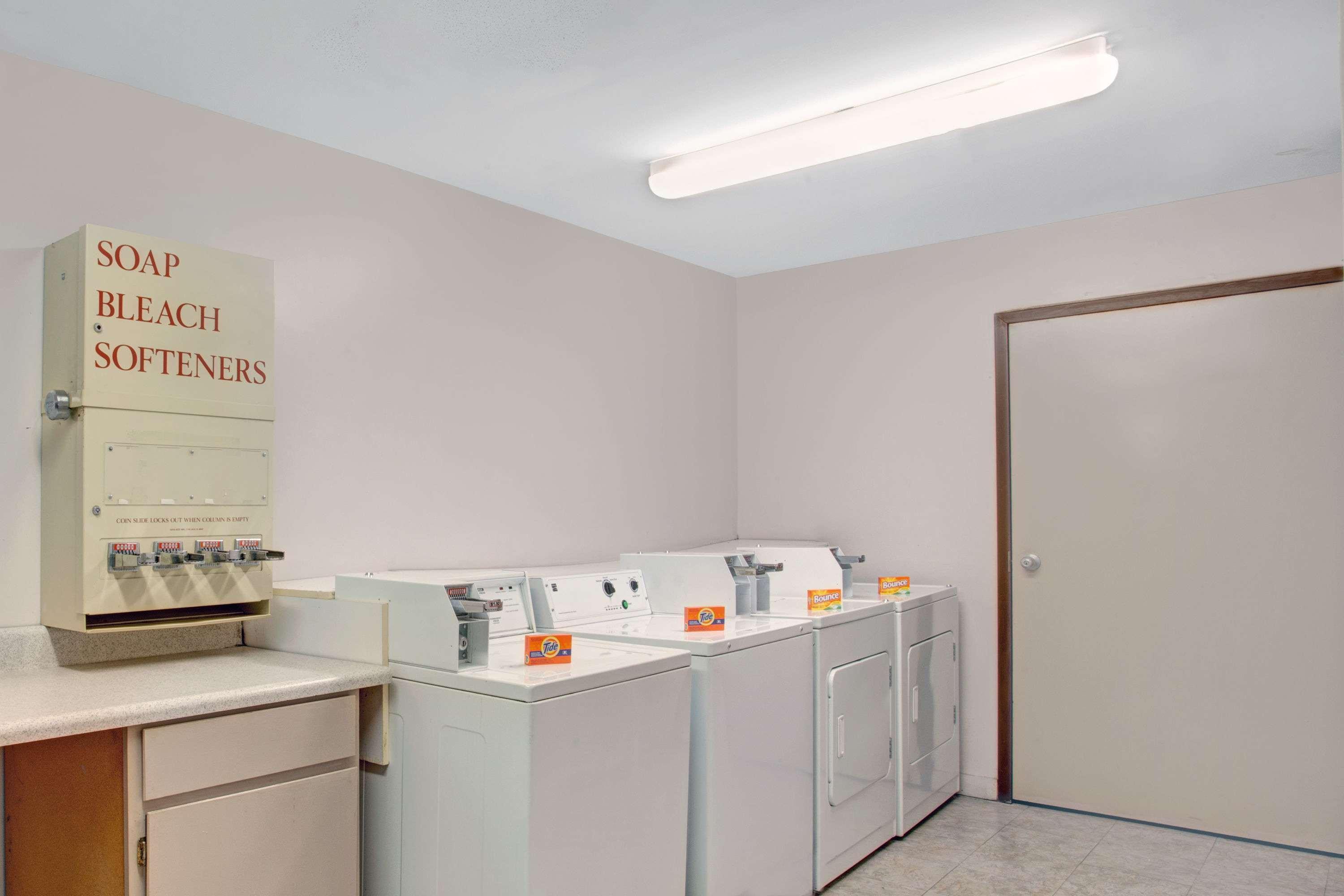 Super 8 By Wyndham Olive Branch Hotel Buitenkant foto